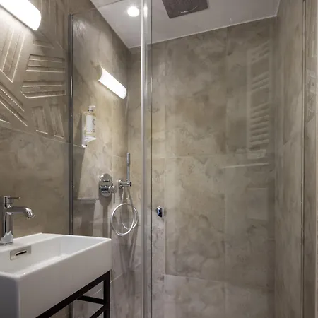 Hotel Grand Leveque 3*